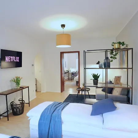 Sapphire Apartment: Free Parking + Netflix + Bathtub *