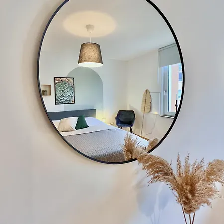 Sapphire Apartment: Free Parking + Netflix + Bathtub