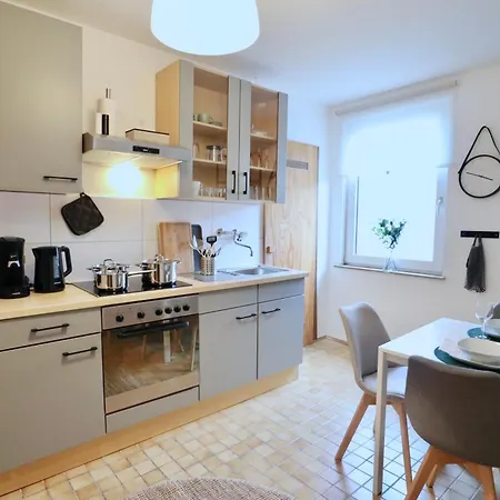 Sapphire Apartment: Free Parking + Netflix + Bathtub