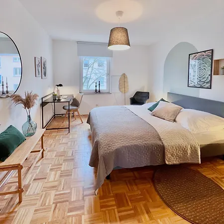 Sapphire Apartment: Free Parking + Netflix + Bathtub *