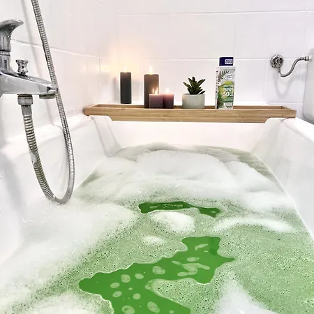 アパート Sapphire Apartment: Free Parking + Netflix + Bathtub エッセン