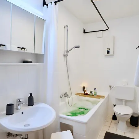 Sapphire Apartment: Free Parking + Netflix + Bathtub * Essen
