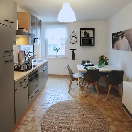 Sapphire Apartment: Free Parking + Netflix + Bathtub *