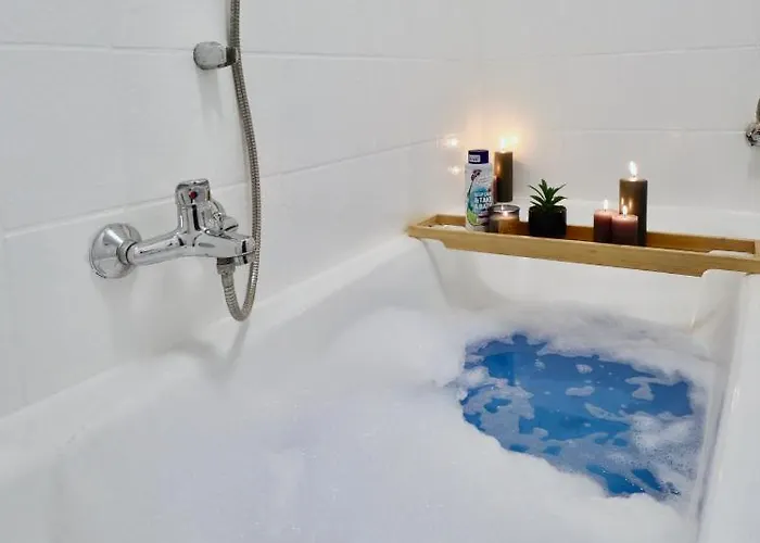 Sapphire Apartment: Free Parking + Netflix + Bathtub *
