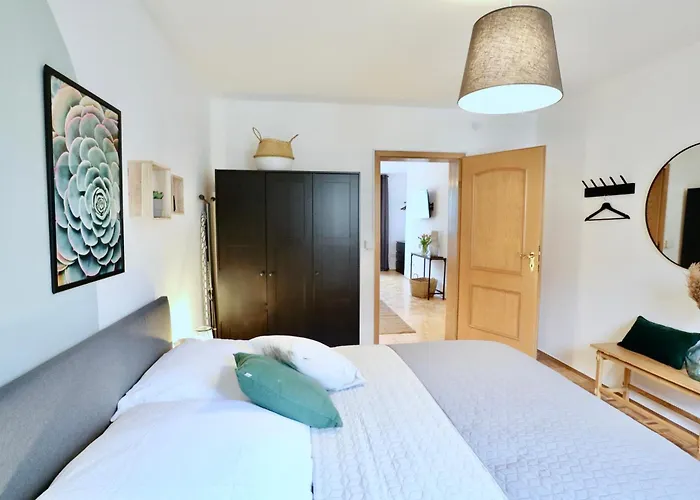 Lejlighed Sapphire Apartment: Free Parking + Netflix + Bathtub Essen
