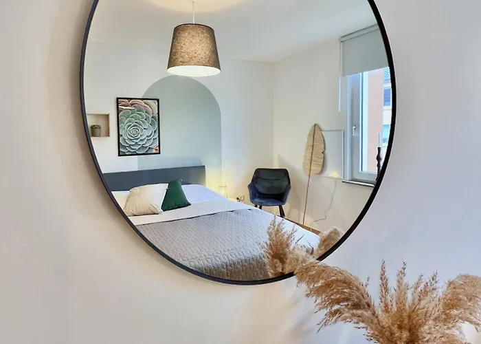 Sapphire Apartment: Free Parking + Netflix + Bathtub