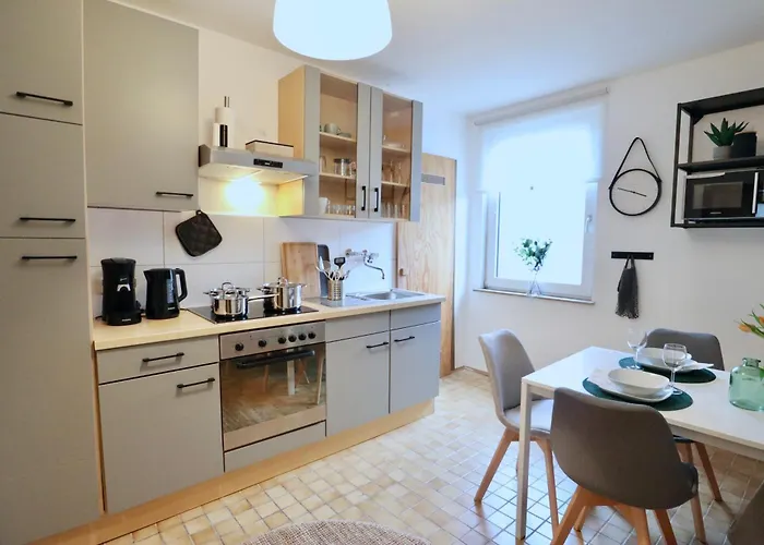 Sapphire Apartment: Free Parking + Netflix + Bathtub