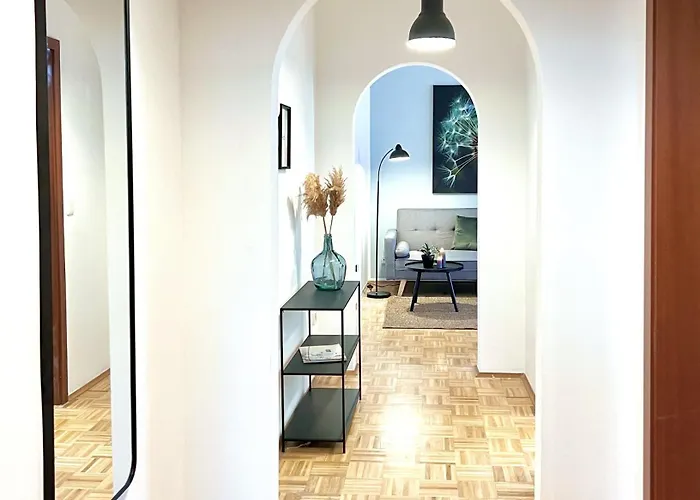 Sapphire Apartment: Free Parking + Netflix + Bathtub