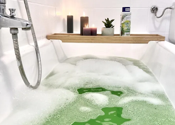 Lejlighed Sapphire Apartment: Free Parking + Netflix + Bathtub Essen