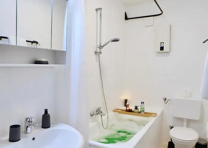 Sapphire Apartment: Free Parking + Netflix + Bathtub * Essen